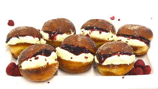 Raspberry Doughnut (V)