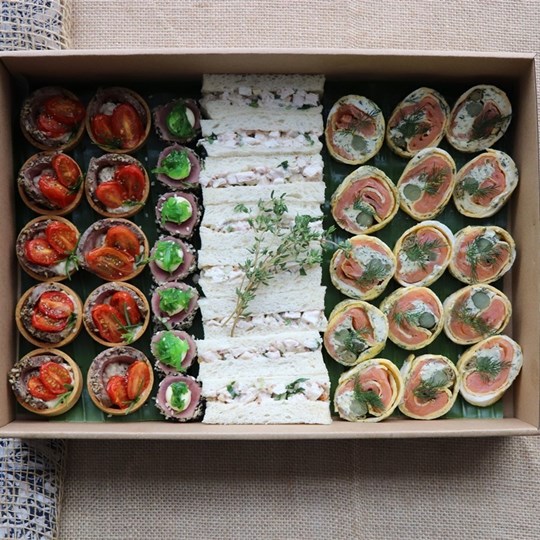 Deluxe Canape Box (40 pieces)