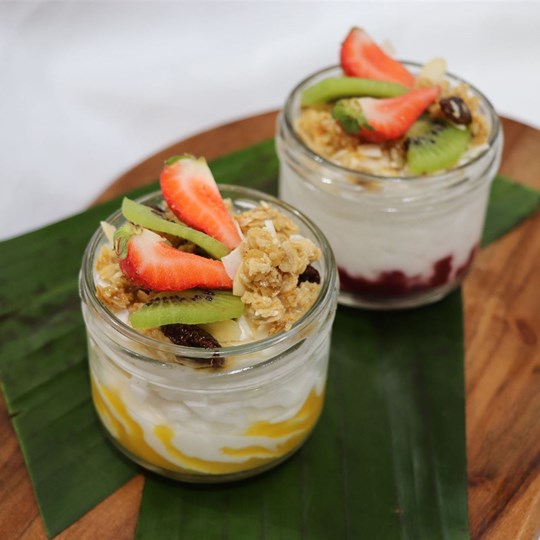 Coconut Yoghurt Cup - with fruit coulis and topped with toasted muesli, strawberry & kiwi fruit (VEGAN) (DF)