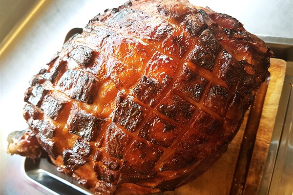 WHOLE CHAMPAGNE HAM WITH SALADS - 50 - 65 pax