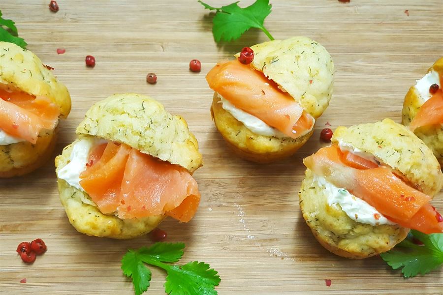 HERB MUFFIN WITH SMOKED SALMON AND CREAM CHEESE