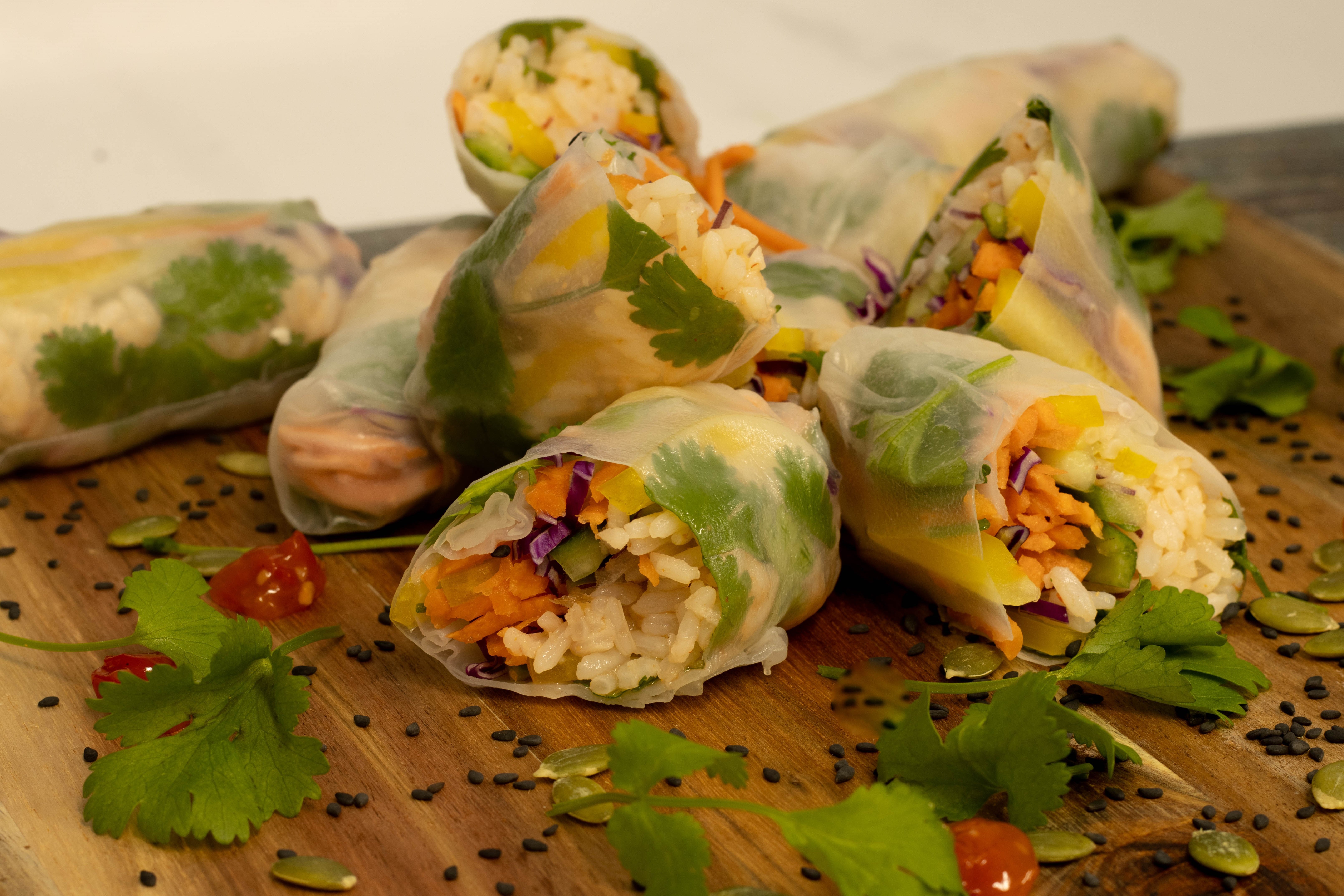 RICE PAPER ROLLS - 2pp with dipping sauce