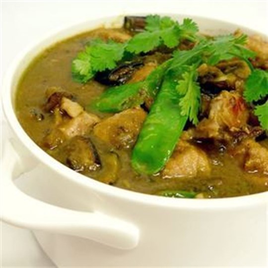 Green Chicken Curry with Basmati Rice (g/f) served warm with 1 salad