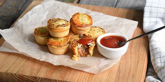 Assorted Cocktail Pies with tomato sauce (NF)