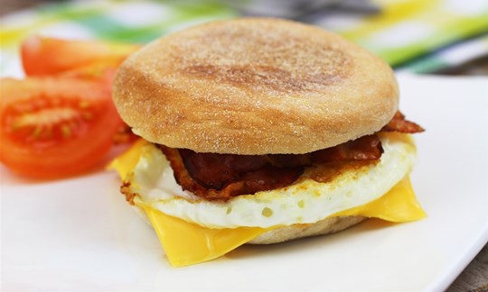Egg and bacon english muffin