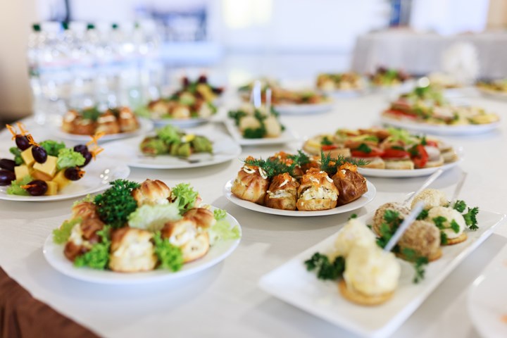 Making The Right Choice For Corporate Catering - Devour It Catering