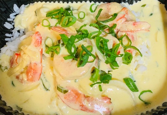Creamy garlic prawn with shallots and rice