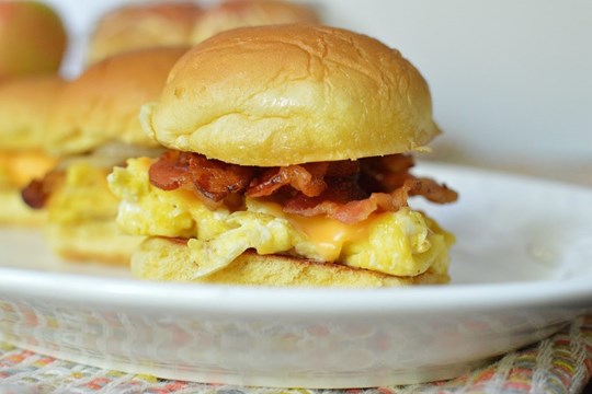 Brekky Slider / Hickory Bacon, Egg & BBQ Sauce Sliders (Hot Item)